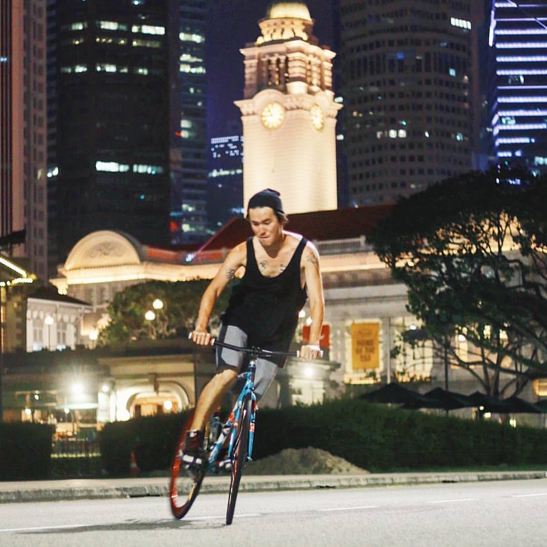 Skidding it out in front of Singapore’s Victoria Theatre & Concert Hall - FISHTAIL CYCLERY